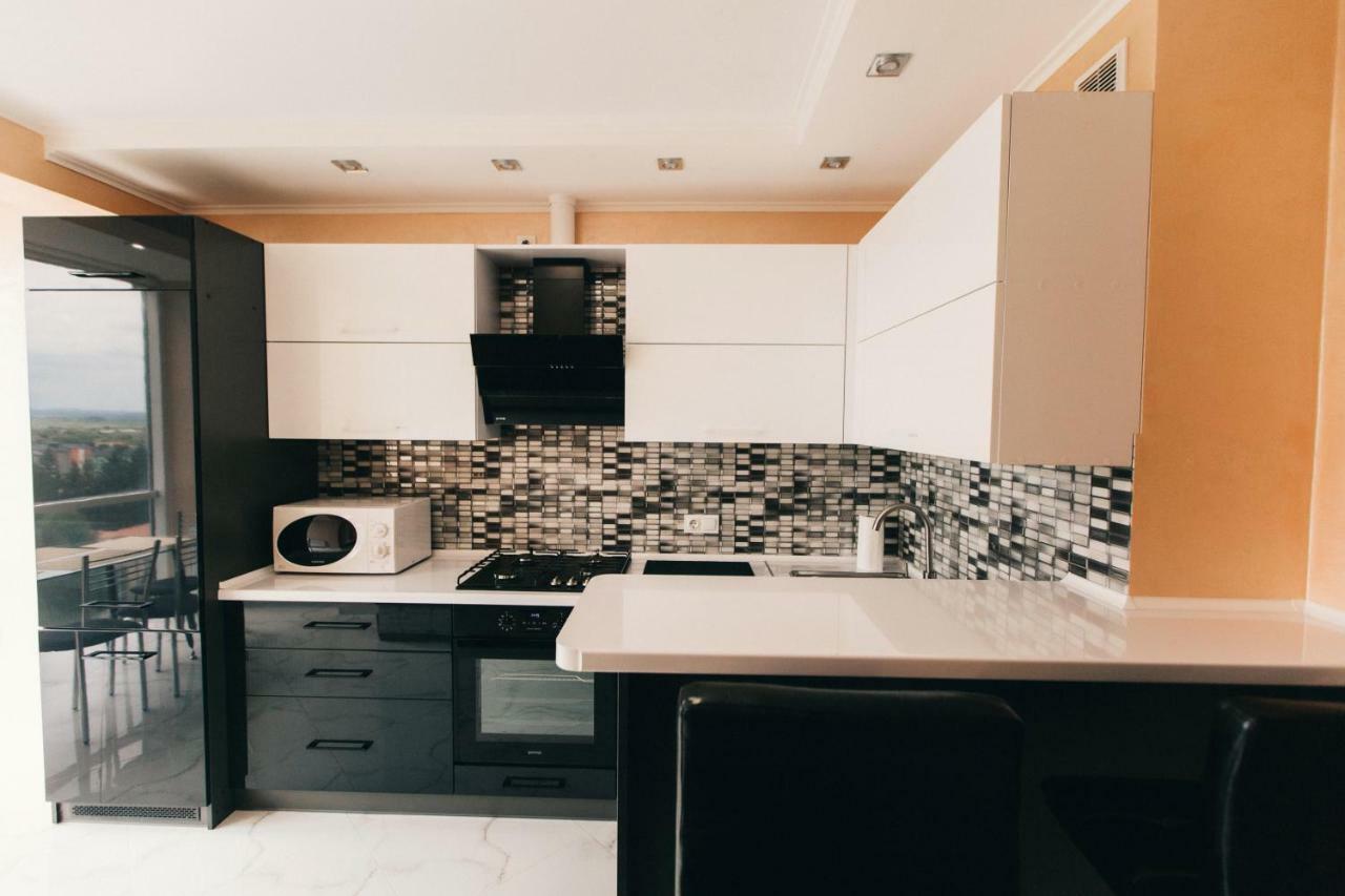 Oazis Apartments Černivci Esterno foto